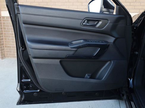 Used 2024 Nissan Pathfinder SV w/ Lighting Package (N92) FWD image 12
