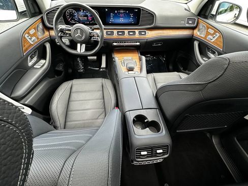 Certified 2025 Mercedes-Benz GLS 450 4MATIC image 27