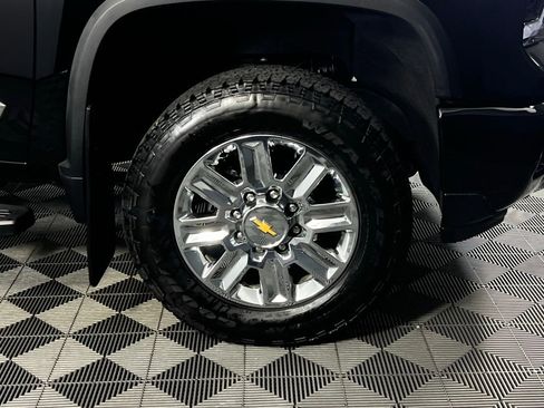 Used 2024 Chevrolet Silverado 2500 High Country w/ Technology Package image 12