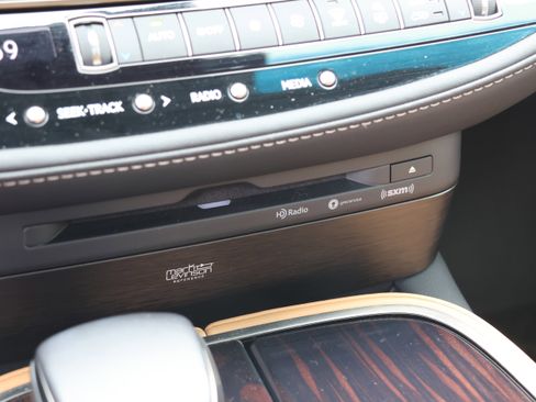 Used 2021 Lexus LS 500h image 27