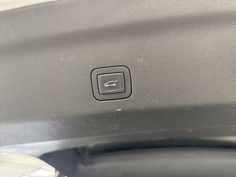 Used 2025 GMC Yukon Denali image 12