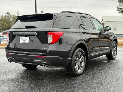 Certified 2022 Ford Explorer XLT w/ Equipment Group 202A image 9