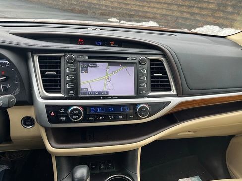 Used 2017 Toyota Highlander Limited w/ Protection Package #3 image 11