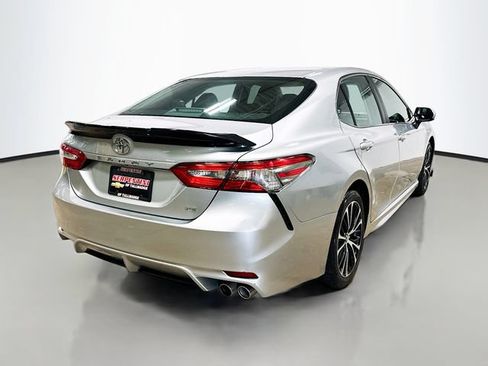 Used 2018 Toyota Camry SE FWD image 6