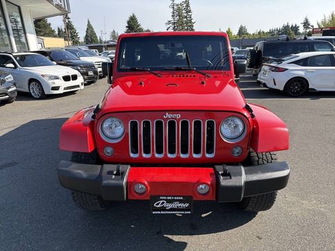 Used 2017 Jeep Wrangler Unlimited Sahara w/ Connectivity Group AWD/4WD image 11