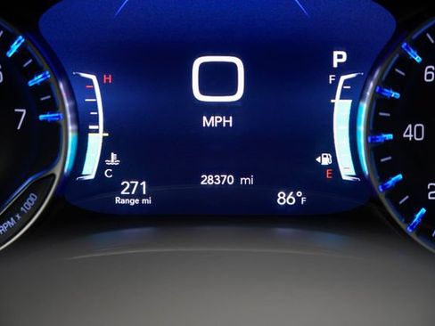 Used 2025 Chrysler Pacifica Limited FWD image 36