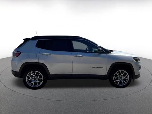 Used 2025 Jeep Compass Limited image 16