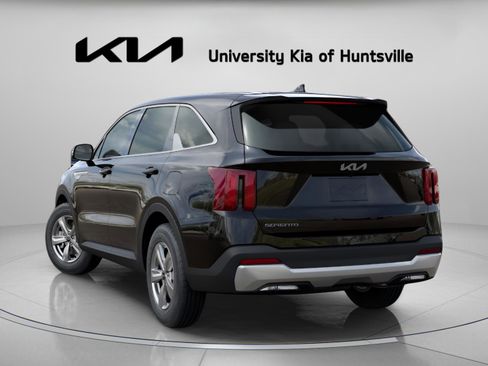 Used 2025 Kia Sorento LX FWD image 5