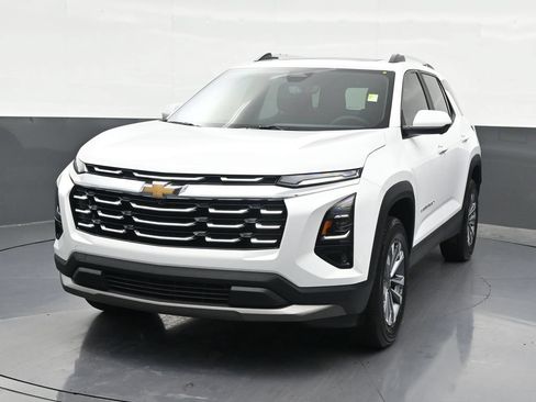 Used 2025 Chevrolet Equinox LT w/ Safety and Technology Package FWD image 9