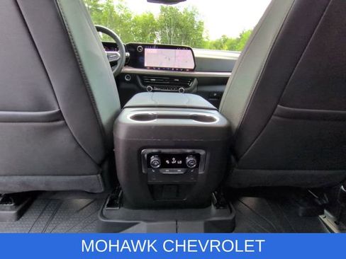 Used 2026 Chevrolet Tahoe Z71 w/ Comfort Package AWD/4WD image 23