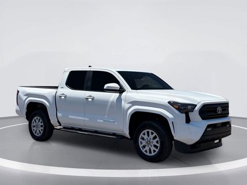 Used 2025 Toyota Tacoma SR5 AWD/4WD image 5