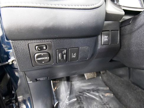 Used 2018 Toyota RAV4 XLE w/ Plus Extra Value Package AWD/4WD image 19
