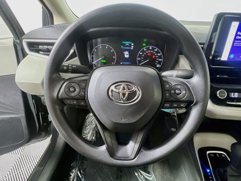 Used 2025 Toyota Corolla LE FWD image 18
