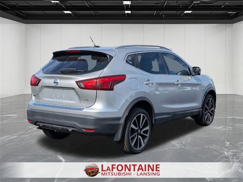 Used 2018 Nissan Rogue Sport SL image 5