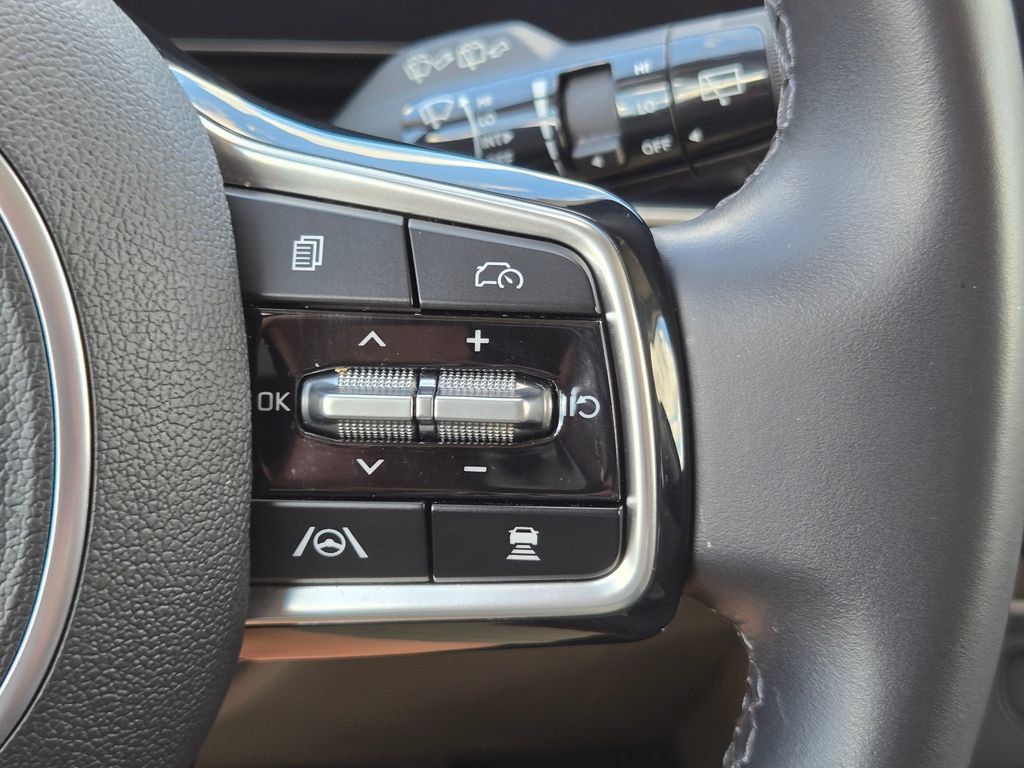 Certified 2025 Kia Carnival EX FWD image 26