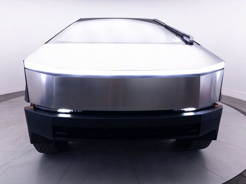 Used 2024 Tesla Cybertruck AWD Crew Cab image 11