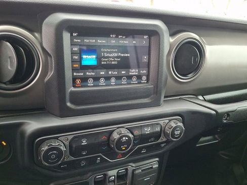 Used 2022 Jeep Gladiator Sport image 3