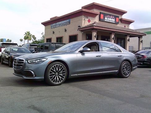 Used 2022 Mercedes-Benz S 580 4MATIC Sedan image 2
