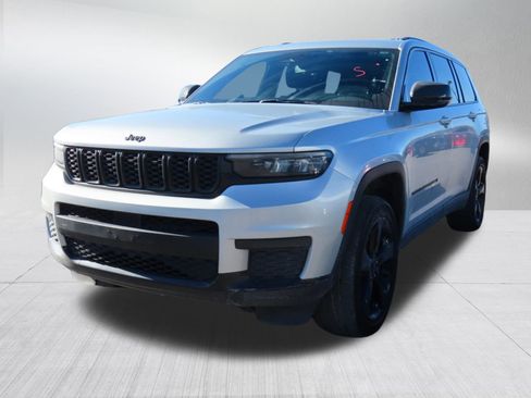 Used 2023 Jeep Grand Cherokee L Laredo image 3