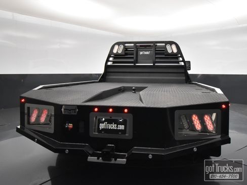 Used 2024 GMC Sierra 3500 SLT w/ SLT Convenience Package image 5