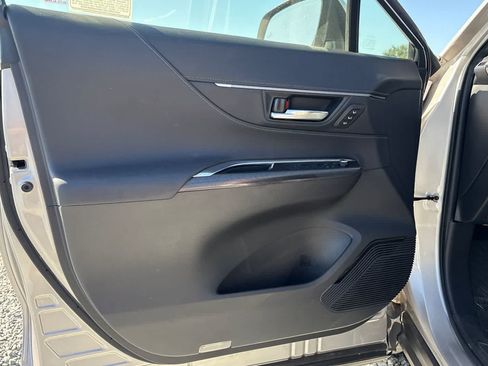 Used 2021 Toyota Venza XLE AWD/4WD image 15