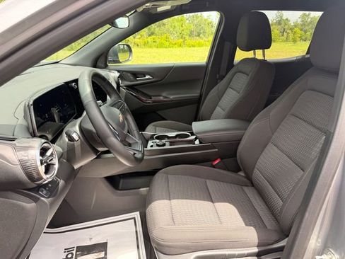 Used 2026 Chevrolet Equinox LT FWD image 6