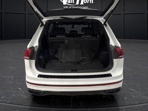 Used 2023 Volkswagen Tiguan SE R-Line image 15