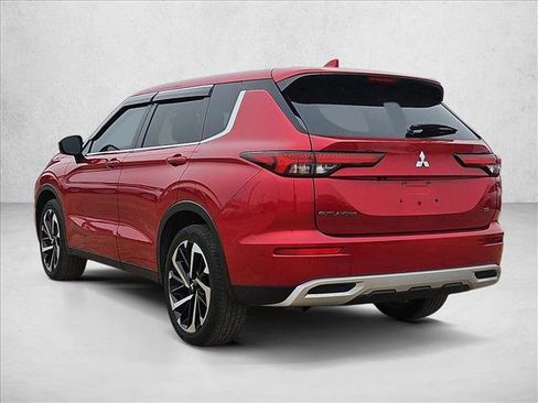 Used 2024 Mitsubishi Outlander SE image 7