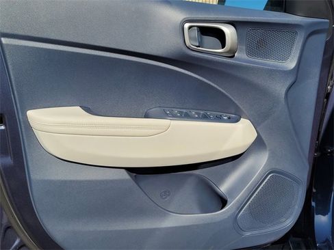 New 2025 Hyundai Venue Limited image 13