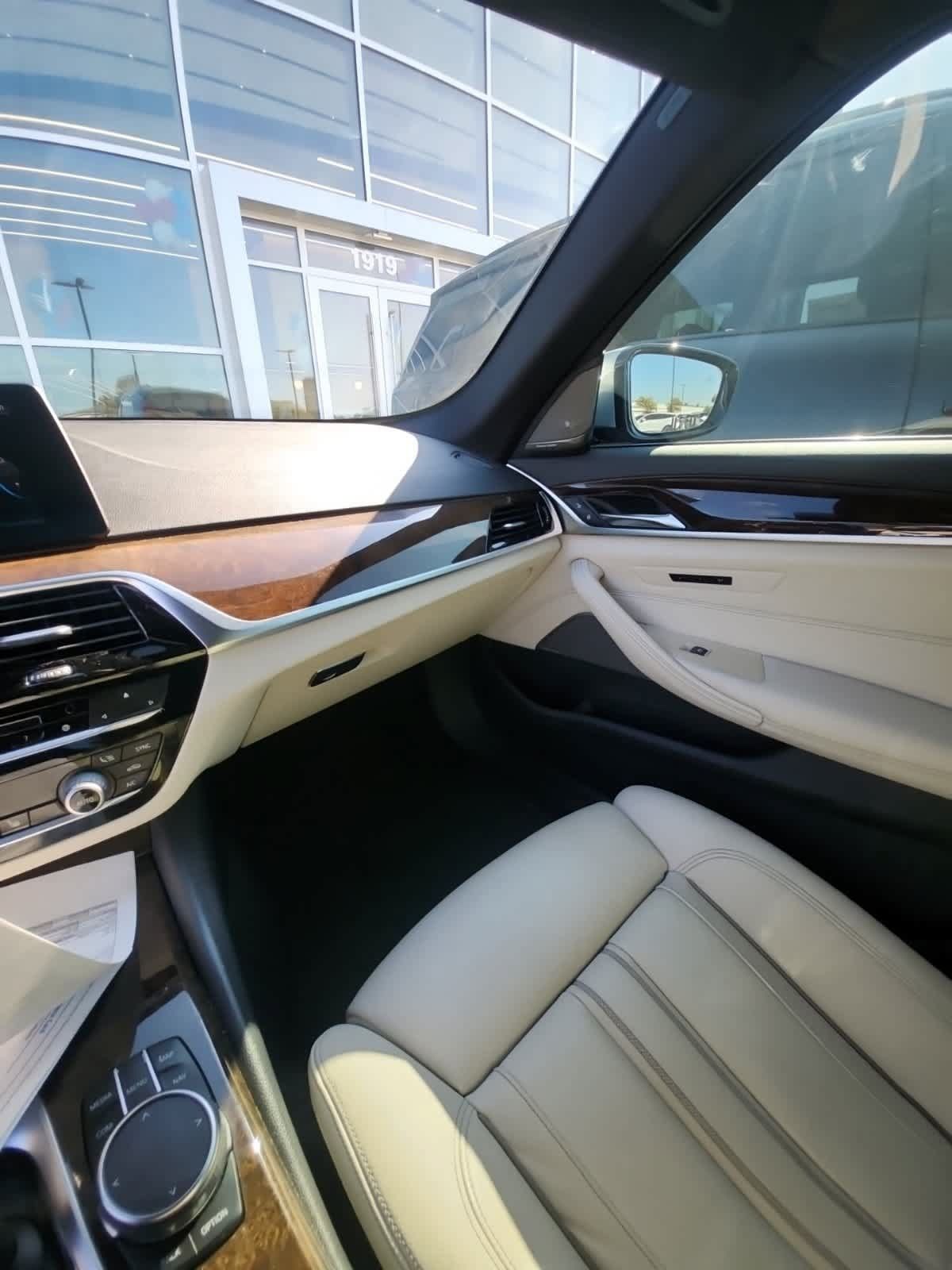 Used 2019 BMW 530e w/ Premium Package RWD image 4