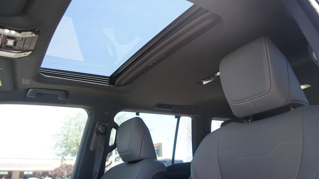 Used 2024 Lexus GX 550 w/ Cold Area Package AWD/4WD image 24