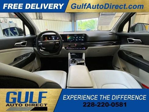 Used 2026 Kia Sportage EX FWD image 2
