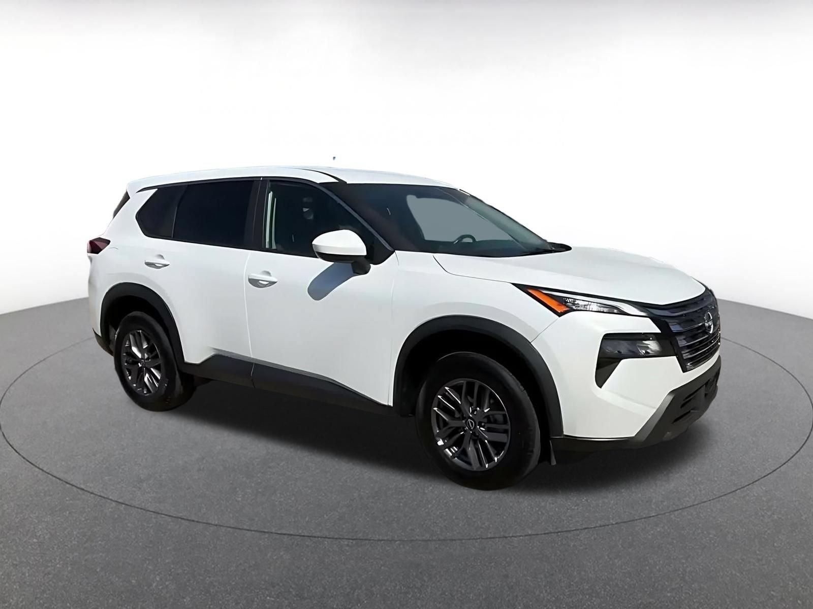 Used 2026 Nissan Rogue SV AWD/4WD image 2