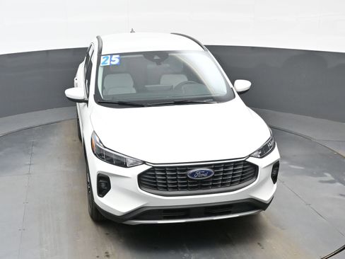 Used 2025 Ford Escape SE image 39