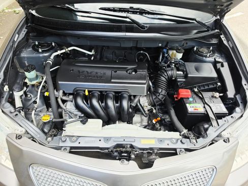 Used 2006 Pontiac Vibe w/ Sun And Sound Package FWD image 17