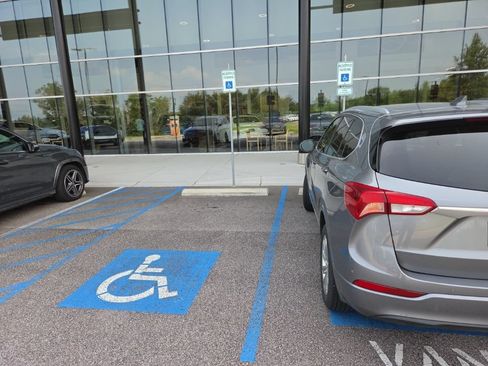 Used 2020 Buick Envision Essence AWD/4WD image 7