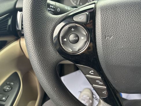 Used 2017 Honda Accord LX image 23