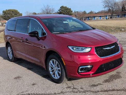 New 2026 Chrysler Pacifica Select AWD/4WD image 7