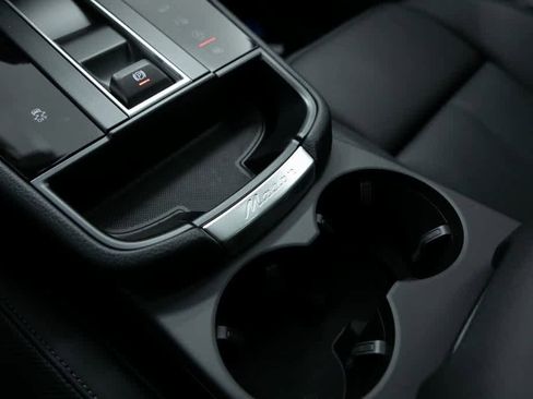 Certified 2025 Porsche Macan image 29