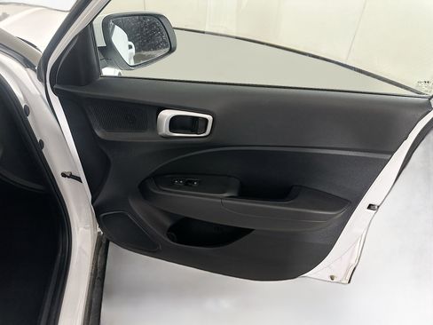Used 2025 Hyundai Venue SEL FWD image 31