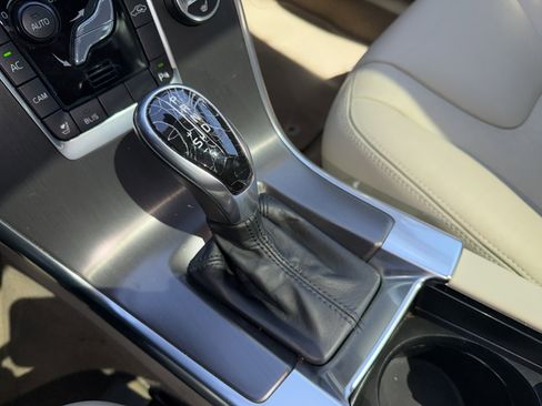 Used 2015 Volvo XC60 T6 Premier Plus image 25