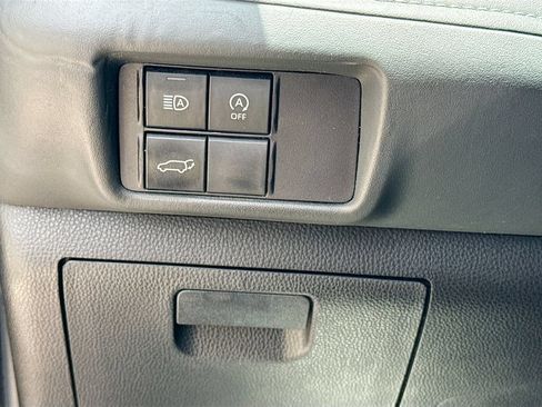 Used 2023 Toyota Highlander XLE FWD image 11