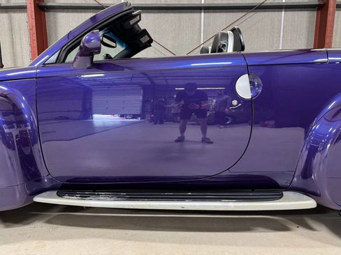 Used 2004 Chevrolet SSR w/ Preferred Equipment Group RWD image 11