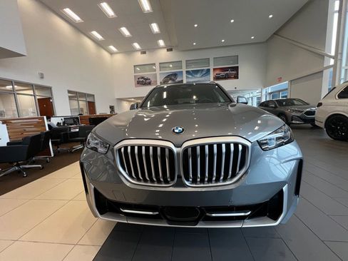 New 2026 BMW X5 sDrive40i image 2