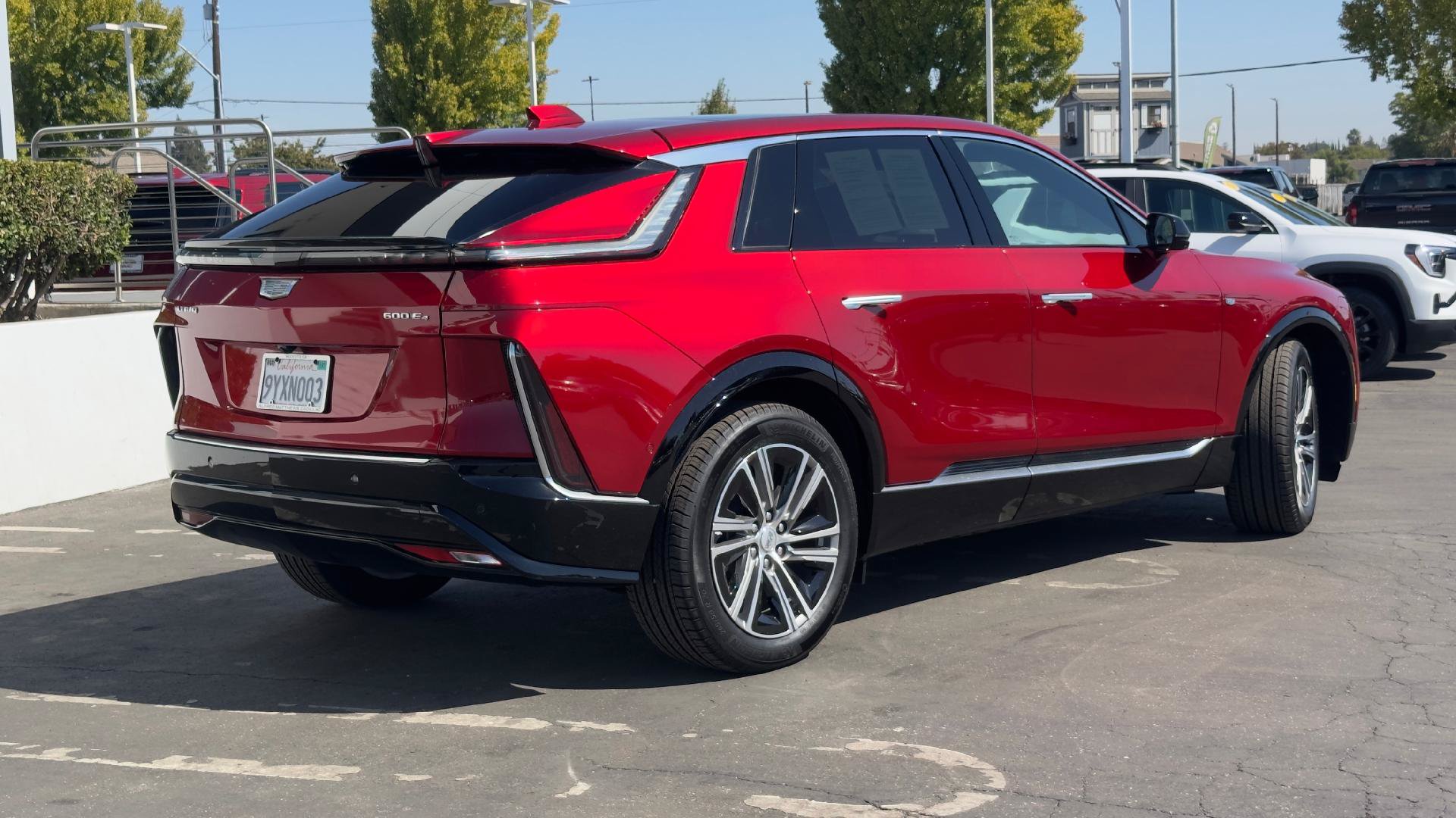 Used 2026 Cadillac Lyriq Luxury AWD/4WD image 4