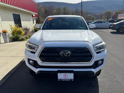 Used 2018 Toyota Tacoma SR5 image 8