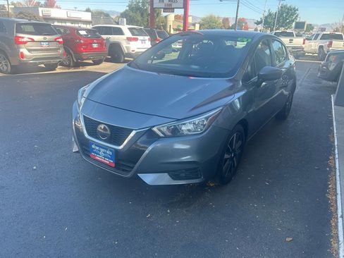Used 2021 Nissan Versa SV image 2