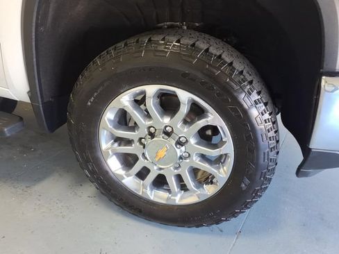 Used 2025 Chevrolet Silverado 2500 LTZ w/ LTZ Premium Package AWD/4WD image 9