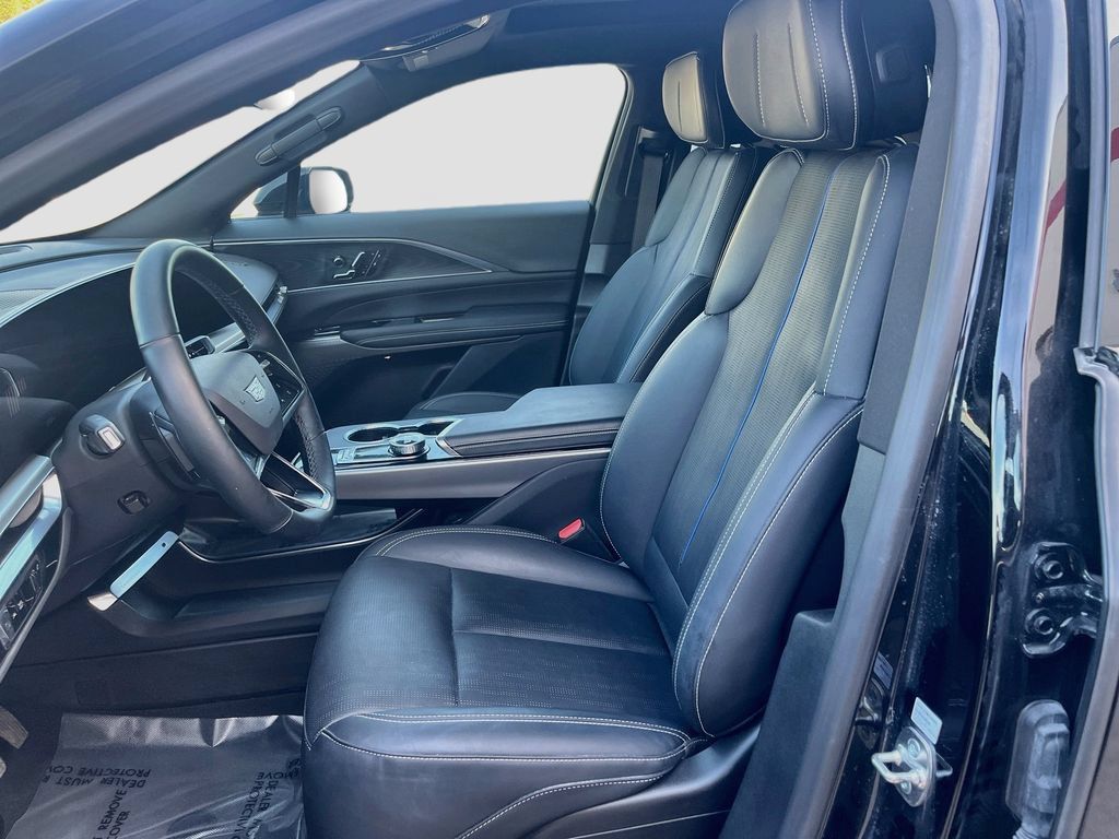 Used 2025 Cadillac Lyriq Sport AWD/4WD image 22