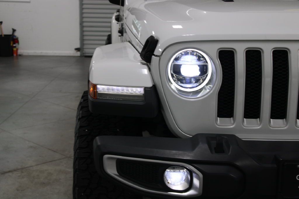 Used 2018 Jeep Wrangler Unlimited Sahara AWD/4WD image 12